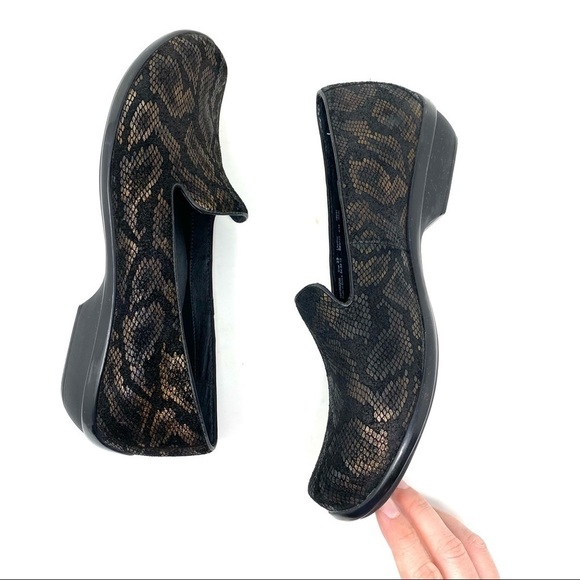 Dansko Olivia suede loafer bronze snake - Picture 3 of 8